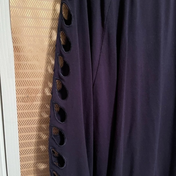 CARMEN~BLOUSE~CUTOUT SLEEVES DETAIL~LG - Picture 2 of 9